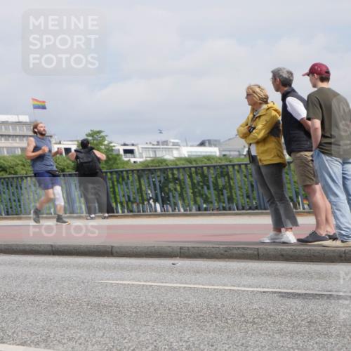 29.06.2025 - hella hamburg halbmarathon Luisa Fischer http://msf.ph/oto/8504513 29.06.2025 10:15:58 Kennedybrücke 1328, 4187, 4554, 5597, 5598, 8115, 9527, 10581 meine-sportfotos.de