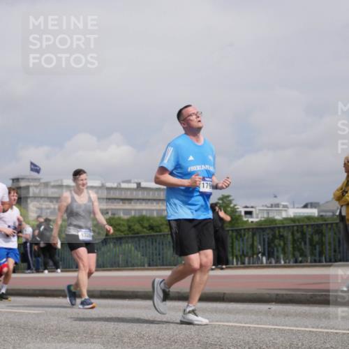 29.06.2025 - hella hamburg halbmarathon Luisa Fischer http://msf.ph/oto/8504532 29.06.2025 10:16:01 Kennedybrücke 17988, 1328, 179, 1328, 4554, 5597, 5598, 8115, 9527, 10581 meine-sportfotos.de