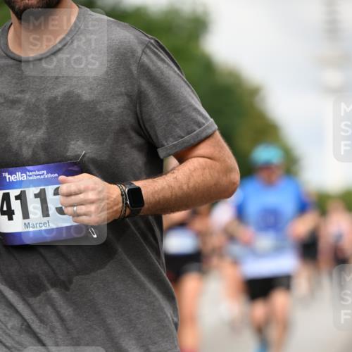 29.06.2025 - hella hamburg halbmarathon Dr. Thomas Lammeyer http://msf.ph/oto/8504546 29.06.2025 10:26:40 Kennedybrücke 1419, 1598, 2172, 2351, 2479, 3108, 3430, 3458, 3735, 3768, 3910, 3946, 3995, 4113, 4114, 4131, 4366, 4556, 4559, 4829, 4970, 5079, 6030, 6049, 6303, 6307, 6805, 6820, 6826, 6849, 6899, 6977, 7097, 7162, 7188, 7190, 7276, 7794, 7925, 8511, 8855, 8931, 9204, 9516, 9807, 10065, 10210, 10241, 10663, 10710, 10739, 10917, 10961, 11046 meine-sportfotos.de