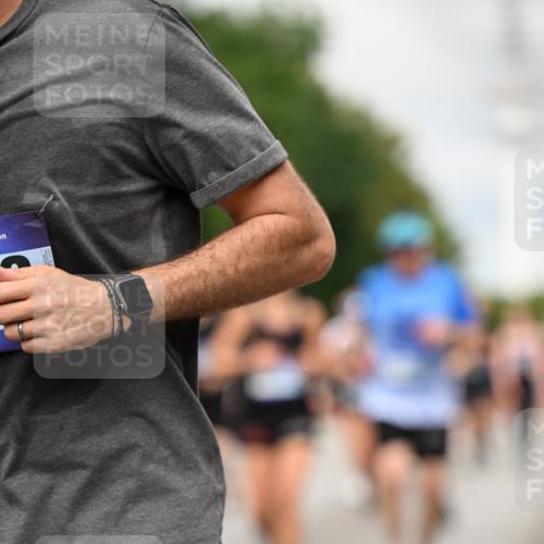 29.06.2025 - hella hamburg halbmarathon Dr. Thomas Lammeyer http://msf.ph/oto/8504552 29.06.2025 10:26:40 Kennedybrücke 1419, 1598, 2172, 2351, 2479, 3108, 3430, 3458, 3735, 3768, 3910, 3946, 3995, 4113, 4114, 4131, 4366, 4556, 4559, 4829, 4970, 5079, 6030, 6049, 6303, 6307, 6805, 6820, 6826, 6849, 6899, 6977, 7097, 7162, 7188, 7190, 7276, 7794, 7925, 8511, 8855, 8931, 9204, 9516, 9807, 10065, 10210, 10241, 10663, 10710, 10739, 10917, 10961, 11046 meine-sportfotos.de