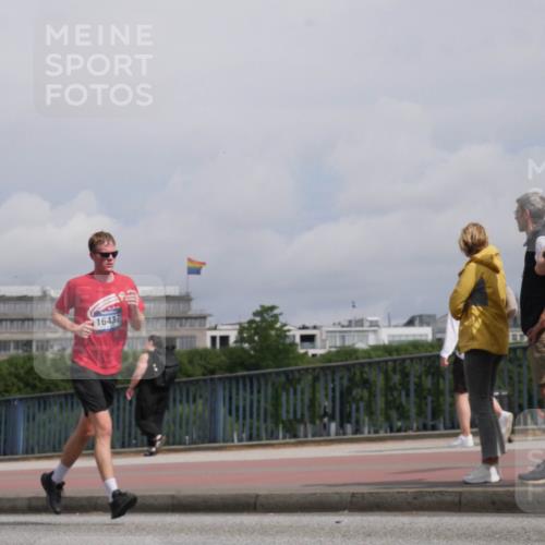 29.06.2025 - hella hamburg halbmarathon Luisa Fischer http://msf.ph/oto/8504598 29.06.2025 10:16:08 Kennedybrücke 1333, 16437, 1007, 1328, 4554, 5597, 5598, 8115, 8279, 9527, 10581 meine-sportfotos.de