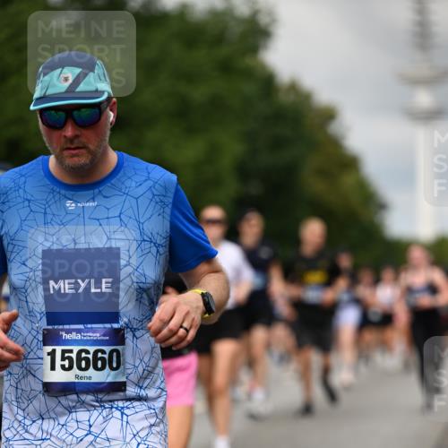 29.06.2025 - hella hamburg halbmarathon Dr. Thomas Lammeyer http://msf.ph/oto/8504605 29.06.2025 10:26:43 Kennedybrücke 1598, 2172, 2351, 2479, 2886, 3108, 3430, 3458, 3735, 3768, 3910, 3946, 3995, 4113, 4114, 4131, 4190, 4266, 4366, 4556, 4559, 4829, 4970, 5079, 6030, 6049, 6303, 6307, 6805, 6820, 6826, 6849, 6881, 6899, 6977, 7097, 7162, 7188, 7190, 7276, 7794, 7925, 8511, 8855, 8931, 9204, 9392, 9516, 10065, 10210, 10241, 10663, 10710, 10739, 10917, 10961, 11046 meine-sportfotos.de