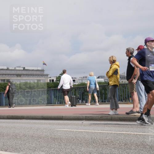29.06.2025 - hella hamburg halbmarathon Luisa Fischer http://msf.ph/oto/8504617 29.06.2025 10:16:10 Kennedybrücke 13331, 1007, 1328, 4554, 5597, 5598, 8115, 8279, 9527 meine-sportfotos.de