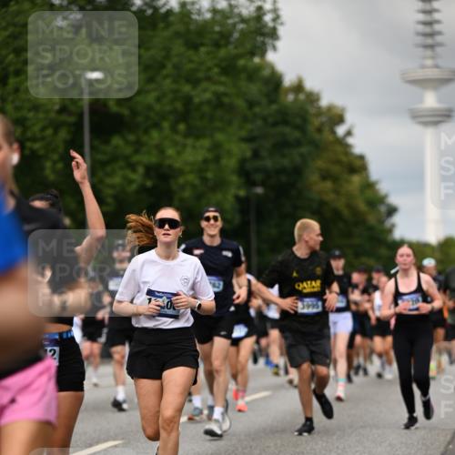 29.06.2025 - hella hamburg halbmarathon Dr. Thomas Lammeyer http://msf.ph/oto/8504620 29.06.2025 10:26:44 Kennedybrücke 1598, 2351, 2479, 2744, 2886, 3108, 3430, 3458, 3735, 3768, 3910, 3946, 3995, 4113, 4114, 4131, 4190, 4266, 4366, 4556, 4559, 4829, 4970, 5079, 6030, 6049, 6303, 6307, 6805, 6820, 6826, 6849, 6881, 6899, 6977, 7097, 7162, 7188, 7190, 7276, 7794, 7925, 8511, 8855, 8931, 9204, 9392, 9516, 10065, 10210, 10241, 10573, 10663, 10739, 10917, 10961, 11046 meine-sportfotos.de