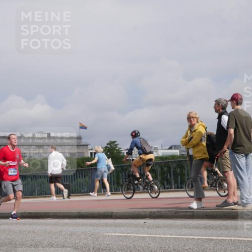 29.06.2025 - hella hamburg halbmarathon Luisa Fischer http://msf.ph/oto/8504622 29.06.2025 10:16:12 Kennedybrücke 12492, 1007, 1859, 3218, 7346, 8279 meine-sportfotos.de