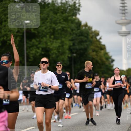 29.06.2025 - hella hamburg halbmarathon Dr. Thomas Lammeyer http://msf.ph/oto/8504627 29.06.2025 10:26:44 Kennedybrücke 1598, 2351, 2479, 2744, 2886, 3108, 3430, 3458, 3735, 3768, 3910, 3946, 3995, 4113, 4114, 4131, 4190, 4266, 4366, 4556, 4559, 4829, 4970, 5079, 6030, 6049, 6303, 6307, 6805, 6820, 6826, 6849, 6881, 6899, 6977, 7097, 7162, 7188, 7190, 7276, 7794, 7925, 8511, 8855, 8931, 9204, 9392, 9516, 10065, 10210, 10241, 10573, 10663, 10739, 10917, 10961, 11046 meine-sportfotos.de
