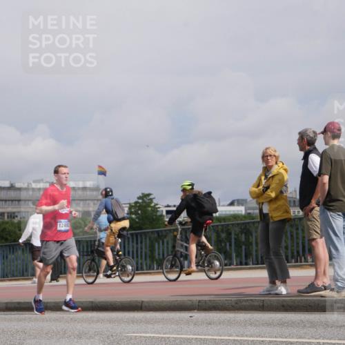 29.06.2025 - hella hamburg halbmarathon Luisa Fischer http://msf.ph/oto/8504628 29.06.2025 10:16:13 Kennedybrücke 12492, 1007, 1859, 2961, 3218, 3729, 4950, 7346, 8279, 8913 meine-sportfotos.de