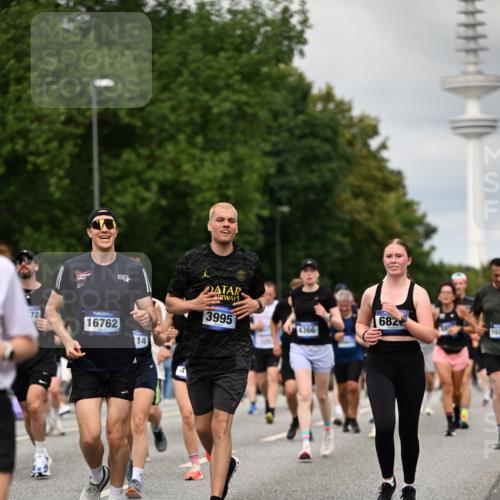29.06.2025 - hella hamburg halbmarathon Dr. Thomas Lammeyer http://msf.ph/oto/8504651 29.06.2025 10:26:46 Kennedybrücke 1598, 2351, 2479, 2744, 2886, 3430, 3458, 3735, 3910, 3995, 4113, 4114, 4131, 4190, 4266, 4366, 4559, 4829, 4970, 6030, 6049, 6303, 6307, 6820, 6826, 6849, 6881, 6899, 6977, 7097, 7162, 7188, 7190, 7276, 7794, 7925, 8511, 8855, 8931, 9204, 9392, 9516, 10065, 10210, 10241, 10573, 10663, 10739, 10917, 10961, 11046 meine-sportfotos.de