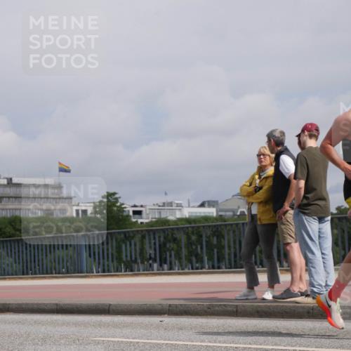 29.06.2025 - hella hamburg halbmarathon Luisa Fischer http://msf.ph/oto/8504657 29.06.2025 10:16:16 Kennedybrücke 827, 1007, 1859, 2961, 3218, 3729, 4950, 6026, 7346, 8279, 8913, 9128 meine-sportfotos.de