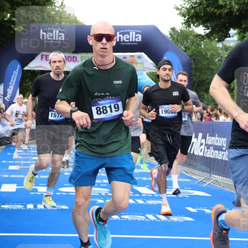 29.06.2025 - hella hamburg halbmarathon Strokosch-Dieckow http://msf.ph/oto/8504659 29.06.2025 10:51:45 Ziel 2396, 2818, 2823, 2880, 4297, 6286, 7224, 8710, 8819, 8856, 9793, 9959, 12224, 14012, 14458, 15427, 15496, 15727, 15831, 15899, 16907, 17682, 17815, 17962, 19020, 19053, 19137 meine-sportfotos.de