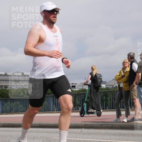 29.06.2025 - hella hamburg halbmarathon Luisa Fischer http://msf.ph/oto/8504661 29.06.2025 10:16:17 Kennedybrücke 1007, 1859, 2961, 3218, 3729, 4950, 6026, 7346, 8279, 8913, 9128 meine-sportfotos.de