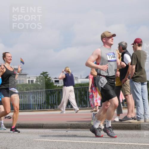29.06.2025 - hella hamburg halbmarathon Luisa Fischer http://msf.ph/oto/8504690 29.06.2025 10:16:21 Kennedybrücke 7346, 1859, 2055, 2961, 2987, 3218, 3729, 4950, 5232, 6026, 7346, 7460, 8913, 9128 meine-sportfotos.de