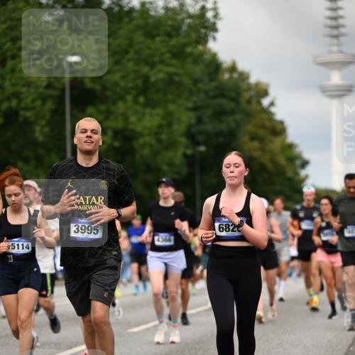 29.06.2025 - hella hamburg halbmarathon Dr. Thomas Lammeyer http://msf.ph/oto/8504698 29.06.2025 10:26:47 Kennedybrücke 1598, 2351, 2479, 2744, 2886, 3430, 3458, 3910, 3995, 4113, 4114, 4131, 4190, 4266, 4366, 4559, 4829, 4970, 6049, 6303, 6307, 6820, 6826, 6849, 6881, 6899, 6977, 7097, 7162, 7188, 7190, 7276, 7794, 7925, 8511, 8855, 8931, 9204, 9392, 10065, 10210, 10241, 10573, 10663, 10739, 10917, 10961, 11046 meine-sportfotos.de