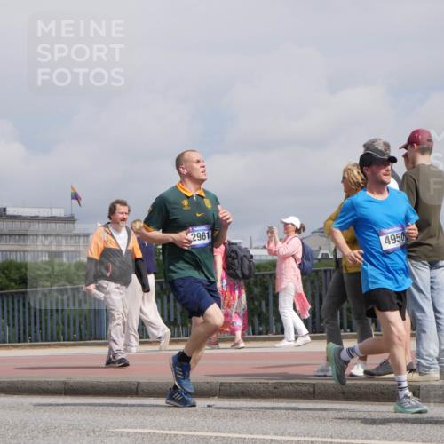 29.06.2025 - hella hamburg halbmarathon Luisa Fischer http://msf.ph/oto/8504709 29.06.2025 10:16:22 Kennedybrücke 2961, 4950, 1859, 2055, 2961, 2987, 3218, 3729, 4950, 5232, 6026, 7346, 7460, 8913, 9128 meine-sportfotos.de
