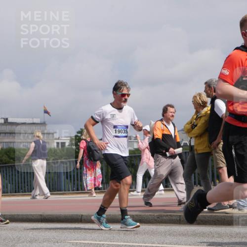 29.06.2025 - hella hamburg halbmarathon Luisa Fischer http://msf.ph/oto/8504720 29.06.2025 10:16:24 Kennedybrücke 0975, 912, 6026, 19035, 1859, 2055, 2359, 2961, 2987, 3218, 3729, 4950, 5232, 6026, 7346, 7460, 8913, 9128 meine-sportfotos.de