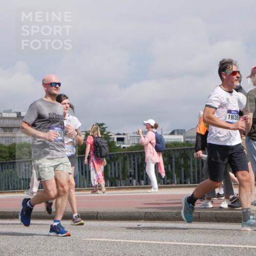 29.06.2025 - hella hamburg halbmarathon Luisa Fischer http://msf.ph/oto/8504726 29.06.2025 10:16:24 Kennedybrücke 21, 0975, 28, 6026, 19035, 1859, 2055, 2359, 2961, 2987, 3218, 3729, 4950, 5232, 6026, 7346, 7460, 8913, 9128 meine-sportfotos.de