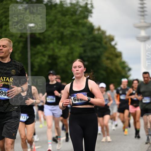29.06.2025 - hella hamburg halbmarathon Dr. Thomas Lammeyer http://msf.ph/oto/8504729 29.06.2025 10:26:48 Kennedybrücke 1598, 2351, 2479, 2744, 2886, 3430, 3458, 3600, 3910, 3995, 4113, 4114, 4131, 4190, 4266, 4366, 4559, 4829, 4970, 6049, 6303, 6307, 6820, 6826, 6849, 6881, 6899, 6977, 7097, 7162, 7188, 7190, 7276, 7925, 8511, 8855, 8931, 9392, 10065, 10210, 10241, 10573, 10663, 10739, 10917, 10961, 11046 meine-sportfotos.de