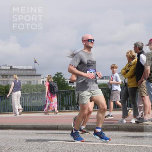 29.06.2025 - hella hamburg halbmarathon Luisa Fischer http://msf.ph/oto/8504730 29.06.2025 10:16:25 Kennedybrücke 21, 0975, 212, 2055, 2359, 2961, 2987, 3218, 3729, 4950, 5232, 6026, 6207, 7460, 8913, 9128 meine-sportfotos.de