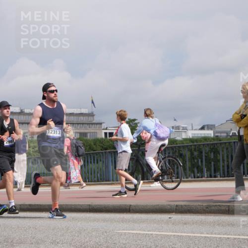 29.06.2025 - hella hamburg halbmarathon Luisa Fischer http://msf.ph/oto/8504740 29.06.2025 10:16:27 Kennedybrücke 17474, 2987, 12313, 2055, 2359, 2904, 2987, 5232, 6026, 6207, 7460, 9128 meine-sportfotos.de