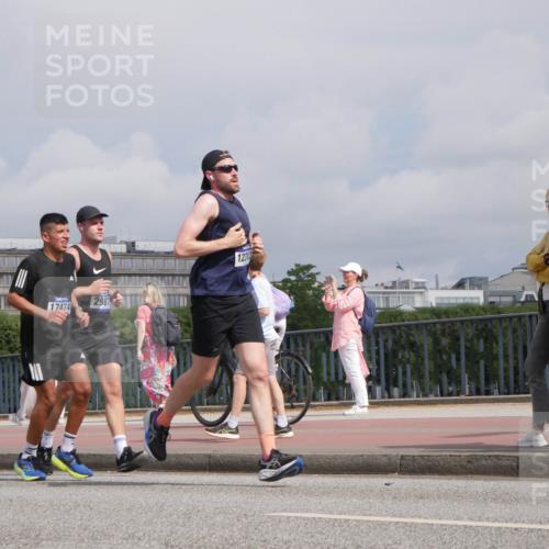 29.06.2025 - hella hamburg halbmarathon Luisa Fischer http://msf.ph/oto/8504745 29.06.2025 10:16:27 Kennedybrücke 17474, 2981, 12313, 2055, 2359, 2904, 2987, 5232, 6026, 6207, 7460, 9128 meine-sportfotos.de