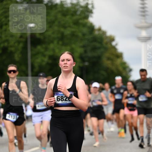 29.06.2025 - hella hamburg halbmarathon Dr. Thomas Lammeyer http://msf.ph/oto/8504750 29.06.2025 10:26:48 Kennedybrücke 1598, 2351, 2479, 2744, 2886, 3430, 3458, 3600, 3910, 3995, 4113, 4114, 4131, 4190, 4266, 4366, 4559, 4829, 4970, 6049, 6303, 6307, 6820, 6826, 6849, 6881, 6899, 6977, 7097, 7162, 7188, 7190, 7276, 7925, 8511, 8855, 8931, 9392, 10065, 10210, 10241, 10573, 10663, 10739, 10917, 10961, 11046 meine-sportfotos.de