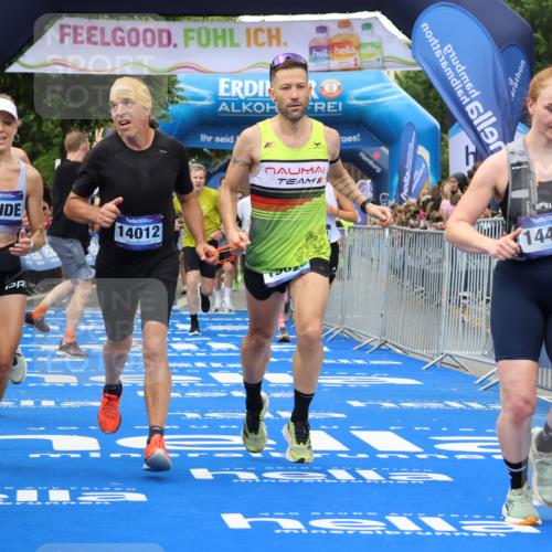 29.06.2025 - hella hamburg halbmarathon Strokosch-Dieckow http://msf.ph/oto/8504755 29.06.2025 10:51:39 Ziel 2396, 5008, 6286, 7224, 8710, 8819, 10691, 12224, 13327, 14012, 14458, 15496, 15727, 15831, 15899, 17682, 19007, 19020, 19053 meine-sportfotos.de
