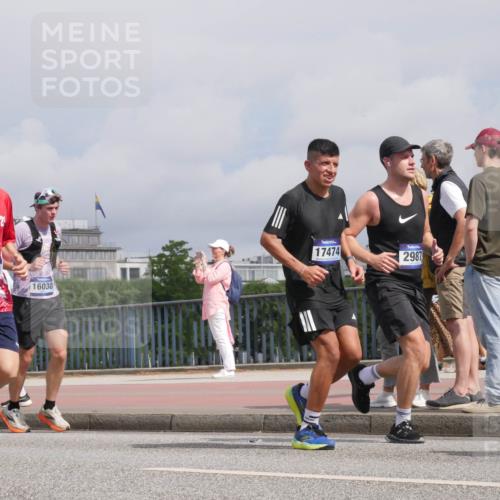 29.06.2025 - hella hamburg halbmarathon Luisa Fischer http://msf.ph/oto/8504757 29.06.2025 10:16:28 Kennedybrücke 5232, 16030, 17474, 2987, 2055, 2359, 2721, 2904, 2987, 5232, 6207, 7460, 9612 meine-sportfotos.de