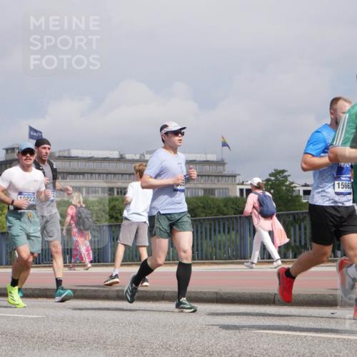 29.06.2025 - hella hamburg halbmarathon Luisa Fischer http://msf.ph/oto/8504778 29.06.2025 10:16:30 Kennedybrücke 2359, 15663, 7460, 19222, 1939, 2055, 2359, 2721, 2904, 2987, 5232, 6207, 7460, 9612 meine-sportfotos.de