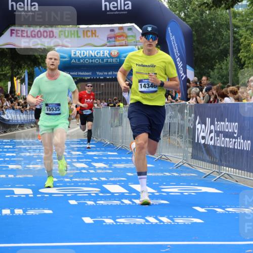29.06.2025 - hella hamburg halbmarathon Strokosch-Dieckow http://msf.ph/oto/8504803 29.06.2025 10:41:45 Ziel 1169, 1512, 1763, 7092, 9640, 10415, 11765, 14346, 15521, 15535, 15935 meine-sportfotos.de