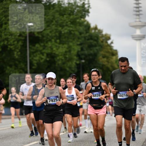 29.06.2025 - hella hamburg halbmarathon Dr. Thomas Lammeyer http://msf.ph/oto/8504810 29.06.2025 10:26:50 Kennedybrücke 1598, 2351, 2479, 2744, 2886, 3430, 3458, 3600, 3601, 3910, 3995, 4113, 4131, 4190, 4266, 4366, 4559, 4829, 4970, 6048, 6049, 6307, 6820, 6826, 6881, 6899, 6977, 7097, 7188, 7190, 7276, 7925, 8511, 8855, 8931, 9392, 10065, 10210, 10432, 10573, 10739, 10917, 11046 meine-sportfotos.de