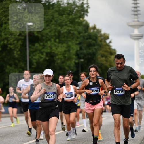29.06.2025 - hella hamburg halbmarathon Dr. Thomas Lammeyer http://msf.ph/oto/8504815 29.06.2025 10:26:51 Kennedybrücke 2351, 2479, 2744, 2886, 3430, 3600, 3601, 3910, 3995, 4113, 4131, 4190, 4266, 4366, 4559, 4829, 4970, 6048, 6049, 6307, 6820, 6826, 6881, 6899, 7097, 7188, 7190, 7276, 7925, 8511, 8855, 8931, 9392, 10065, 10210, 10432, 10573, 10739, 10917, 11046 meine-sportfotos.de