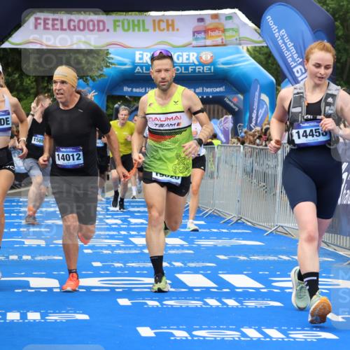 29.06.2025 - hella hamburg halbmarathon Strokosch-Dieckow http://msf.ph/oto/8504837 29.06.2025 10:51:39 Ziel 2396, 5008, 6286, 7224, 8710, 8819, 10691, 12224, 13327, 14012, 14458, 15496, 15727, 15831, 15899, 17682, 19007, 19020, 19053 meine-sportfotos.de