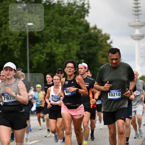 29.06.2025 - hella hamburg halbmarathon Dr. Thomas Lammeyer http://msf.ph/oto/8504846 29.06.2025 10:26:52 Kennedybrücke 2351, 2479, 2744, 2886, 3430, 3600, 3601, 3910, 3995, 4131, 4190, 4266, 4366, 4559, 4829, 4970, 6048, 6049, 6307, 6820, 6826, 6881, 6899, 7188, 7190, 7276, 7925, 8511, 8855, 8931, 9392, 10065, 10210, 10432, 10573, 10739, 10917, 11046 meine-sportfotos.de