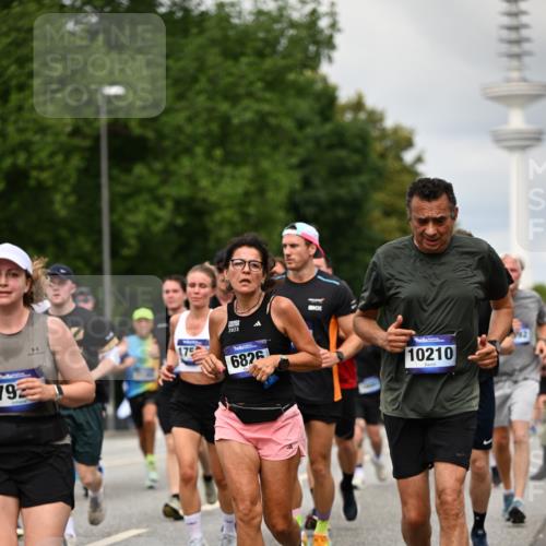 29.06.2025 - hella hamburg halbmarathon Dr. Thomas Lammeyer http://msf.ph/oto/8504852 29.06.2025 10:26:52 Kennedybrücke 2351, 2479, 2744, 2886, 3430, 3600, 3601, 3910, 3995, 4131, 4190, 4266, 4366, 4559, 4829, 4970, 6048, 6049, 6307, 6820, 6826, 6881, 6899, 7188, 7190, 7276, 7925, 8511, 8855, 8931, 9392, 10065, 10210, 10432, 10573, 10739, 10917, 11046 meine-sportfotos.de