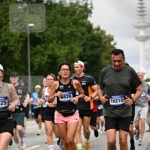 29.06.2025 - hella hamburg halbmarathon Dr. Thomas Lammeyer http://msf.ph/oto/8504855 29.06.2025 10:26:52 Kennedybrücke 2351, 2479, 2744, 2886, 3430, 3600, 3601, 3910, 3995, 4131, 4190, 4266, 4366, 4559, 4829, 4970, 6048, 6049, 6307, 6820, 6826, 6881, 6899, 7188, 7190, 7276, 7925, 8511, 8855, 8931, 9392, 10065, 10210, 10432, 10573, 10739, 10917, 11046 meine-sportfotos.de