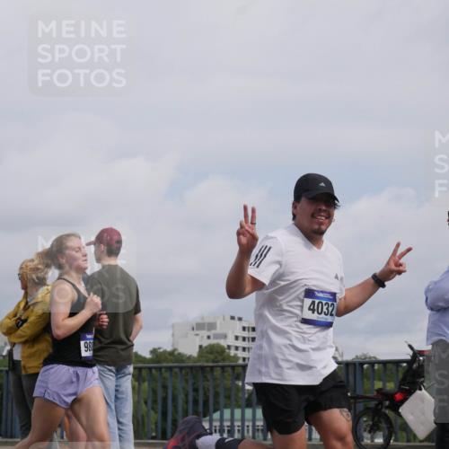 29.06.2025 - hella hamburg halbmarathon Luisa Fischer http://msf.ph/oto/8504860 29.06.2025 10:16:52 Kennedybrücke 988, 4032, 1747, 2891, 4032, 4962, 5719, 7462, 8673, 9141, 9886, 10442, 10443 meine-sportfotos.de