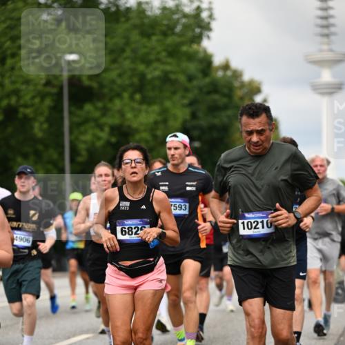 29.06.2025 - hella hamburg halbmarathon Dr. Thomas Lammeyer http://msf.ph/oto/8504870 29.06.2025 10:26:52 Kennedybrücke 2351, 2479, 2744, 2886, 3430, 3600, 3601, 3910, 3995, 4131, 4190, 4266, 4366, 4559, 4829, 4970, 6048, 6049, 6307, 6820, 6826, 6881, 6899, 7188, 7190, 7276, 7925, 8511, 8855, 8931, 9392, 10065, 10210, 10432, 10573, 10739, 10917, 11046 meine-sportfotos.de