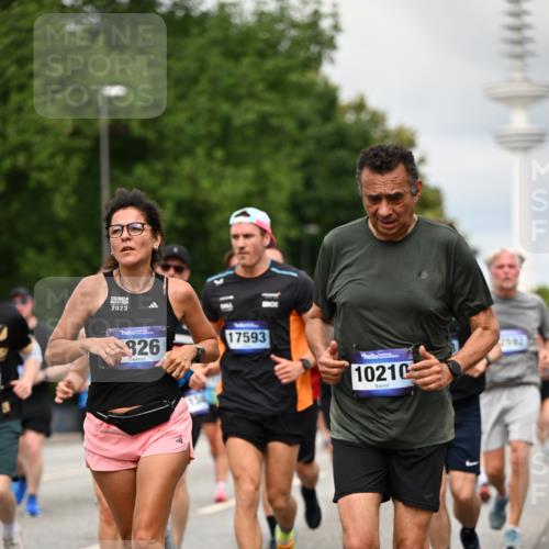 29.06.2025 - hella hamburg halbmarathon Dr. Thomas Lammeyer http://msf.ph/oto/8504879 29.06.2025 10:26:53 Kennedybrücke 2351, 2479, 2744, 2886, 3430, 3600, 3601, 3910, 3995, 4131, 4190, 4266, 4366, 4559, 4970, 6048, 6049, 6307, 6820, 6826, 6881, 6899, 7188, 7190, 7276, 7925, 8511, 8855, 8931, 9392, 10065, 10210, 10432, 10573, 10739, 10917, 11046 meine-sportfotos.de