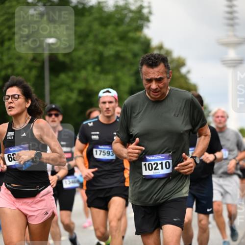 29.06.2025 - hella hamburg halbmarathon Dr. Thomas Lammeyer http://msf.ph/oto/8504898 29.06.2025 10:26:53 Kennedybrücke 2351, 2479, 2744, 2886, 3430, 3600, 3601, 3910, 3995, 4131, 4190, 4266, 4366, 4559, 4970, 6048, 6049, 6307, 6820, 6826, 6881, 6899, 7188, 7190, 7276, 7925, 8511, 8855, 8931, 9392, 10065, 10210, 10432, 10573, 10739, 10917, 11046 meine-sportfotos.de