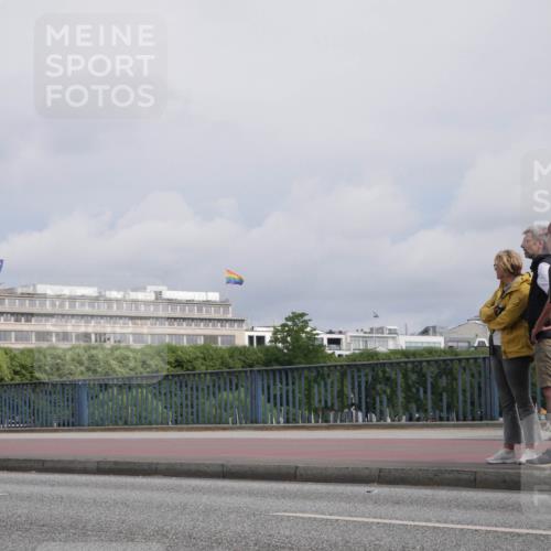 29.06.2025 - hella hamburg halbmarathon Luisa Fischer http://msf.ph/oto/8504909 29.06.2025 10:16:58 Kennedybrücke 4962, 5719, 6089, 8001, 9141, 9845 meine-sportfotos.de