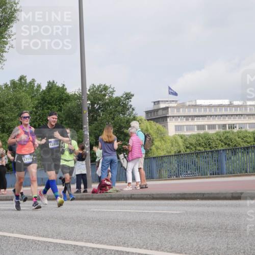 29.06.2025 - hella hamburg halbmarathon Luisa Fischer http://msf.ph/oto/8504912 29.06.2025 10:17:01 Kennedybrücke 13788, 8, 6089, 17699, 12938, 6089, 8001, 9141, 9845 meine-sportfotos.de