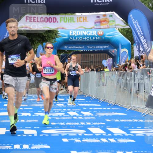 29.06.2025 - hella hamburg halbmarathon Strokosch-Dieckow http://msf.ph/oto/8504915 29.06.2025 10:51:35 Ziel 1335, 5008, 7943, 10691, 13327, 13403, 14012, 14458, 15496, 15899, 19007, 19020 meine-sportfotos.de