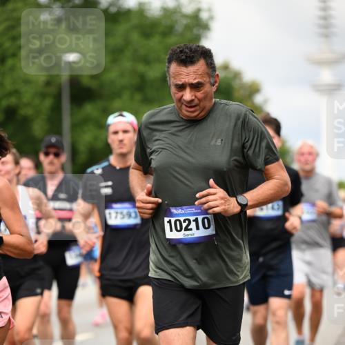 29.06.2025 - hella hamburg halbmarathon Dr. Thomas Lammeyer http://msf.ph/oto/8504916 29.06.2025 10:26:54 Kennedybrücke 2351, 2479, 2744, 2886, 3430, 3600, 3601, 3995, 4131, 4190, 4266, 4366, 4559, 4970, 6048, 6049, 6307, 6820, 6826, 6881, 6899, 7188, 7190, 7276, 7925, 8511, 8855, 8931, 9392, 10065, 10210, 10432, 10573, 10739, 10917 meine-sportfotos.de