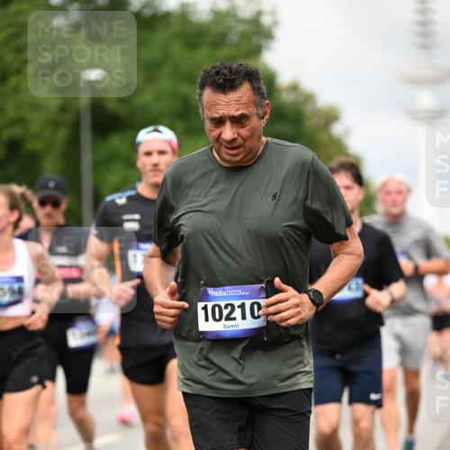 29.06.2025 - hella hamburg halbmarathon Dr. Thomas Lammeyer http://msf.ph/oto/8504920 29.06.2025 10:26:54 Kennedybrücke 2351, 2479, 2744, 2886, 3430, 3600, 3601, 3995, 4131, 4190, 4266, 4366, 4559, 4970, 6048, 6049, 6307, 6820, 6826, 6881, 6899, 7188, 7190, 7276, 7925, 8511, 8855, 8931, 9392, 10065, 10210, 10432, 10573, 10739, 10917 meine-sportfotos.de
