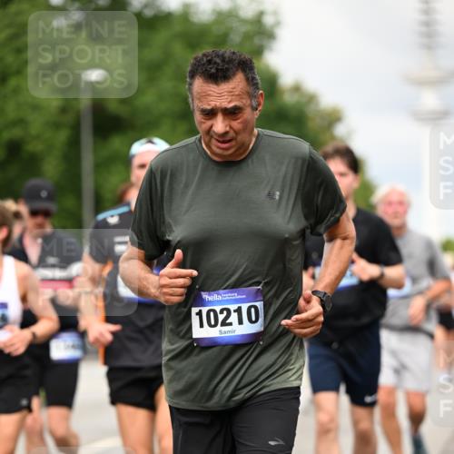 29.06.2025 - hella hamburg halbmarathon Dr. Thomas Lammeyer http://msf.ph/oto/8504927 29.06.2025 10:26:54 Kennedybrücke 2351, 2479, 2744, 2886, 3430, 3600, 3601, 3995, 4131, 4190, 4266, 4366, 4559, 4970, 6048, 6049, 6307, 6820, 6826, 6881, 6899, 7188, 7190, 7276, 7925, 8511, 8855, 8931, 9392, 10065, 10210, 10432, 10573, 10739, 10917 meine-sportfotos.de