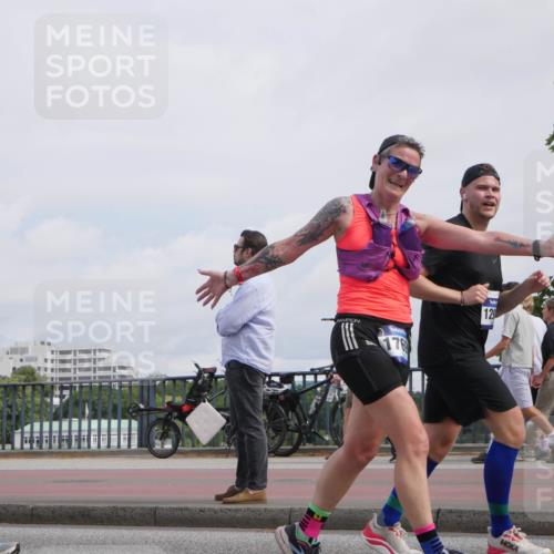 29.06.2025 - hella hamburg halbmarathon Luisa Fischer http://msf.ph/oto/8504956 29.06.2025 10:17:05 Kennedybrücke 608, 176, 129, 1406, 3939, 6089, 7802, 8001, 9845 meine-sportfotos.de