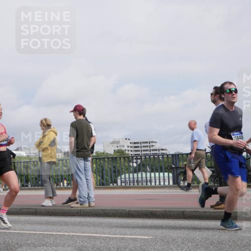 29.06.2025 - hella hamburg halbmarathon Luisa Fischer http://msf.ph/oto/8504972 29.06.2025 10:17:07 Kennedybrücke 13225, 045, 15840, 1406, 2990, 3939, 5546, 5670, 6089, 7802, 7991, 8001, 8147, 9845 meine-sportfotos.de