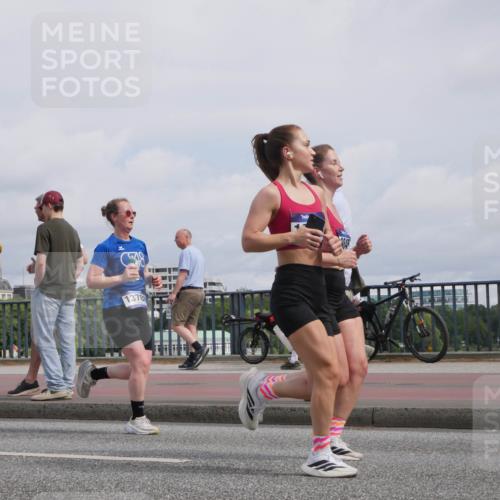 29.06.2025 - hella hamburg halbmarathon Luisa Fischer http://msf.ph/oto/8504984 29.06.2025 10:17:08 Kennedybrücke 1378, 1406, 2990, 3939, 5546, 5670, 7802, 7991, 8001, 8147, 9845 meine-sportfotos.de