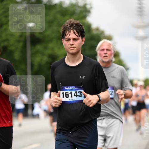 29.06.2025 - hella hamburg halbmarathon Dr. Thomas Lammeyer http://msf.ph/oto/8504985 29.06.2025 10:26:56 Kennedybrücke 2479, 2514, 2744, 2886, 3430, 3600, 3601, 3769, 3995, 4131, 4190, 4266, 4366, 4559, 4969, 4970, 5838, 6048, 6049, 6747, 6820, 6826, 6881, 6899, 7188, 7190, 7276, 7891, 7925, 8855, 8931, 9256, 9392, 10065, 10210, 10432, 10573, 10739, 10917 meine-sportfotos.de