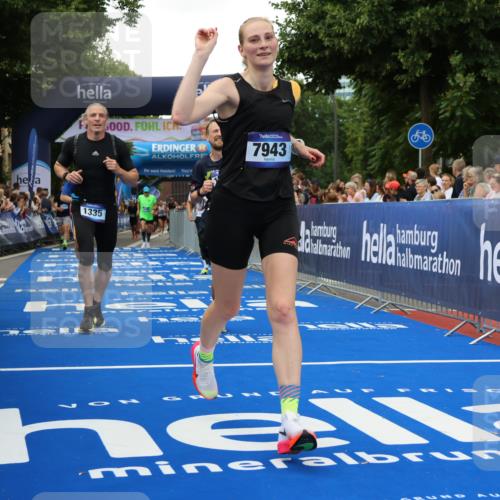 29.06.2025 - hella hamburg halbmarathon Strokosch-Dieckow http://msf.ph/oto/8504988 29.06.2025 10:51:29 Ziel 1335, 2411, 2946, 5008, 5820, 7943, 9214, 9656, 10691, 11422, 13327, 13403, 13792, 15871, 15950, 16357, 17131, 19007 meine-sportfotos.de
